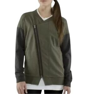 𝅺Lululemon Athletica Mula 10 green & grey asymmetrical zip jacket with pockets